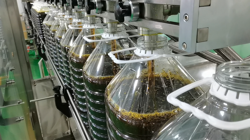 如何根據產量定制合適的食用油灌裝生產線